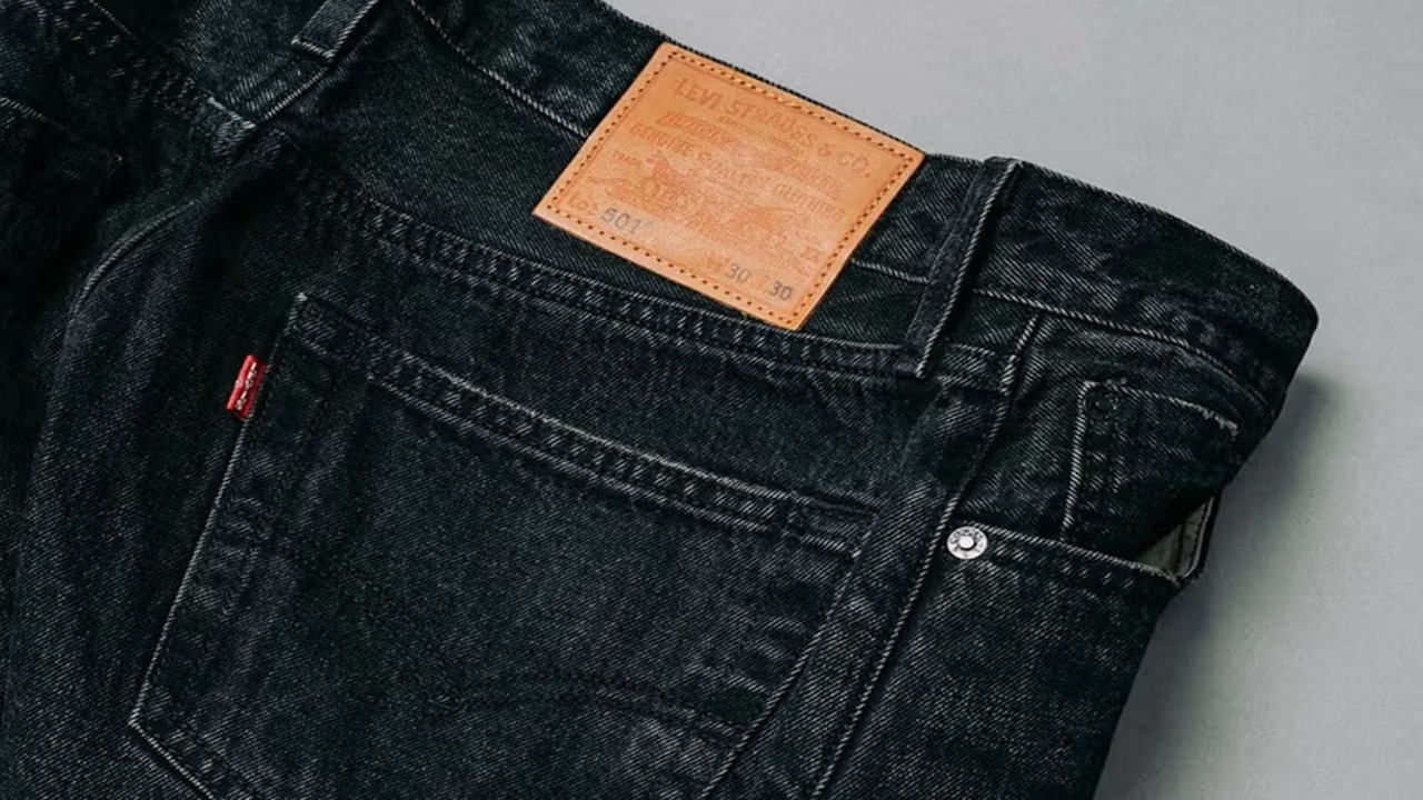 Levi’s dan EDIFICE Hadirkan Bespoke 501 "Big E" dengan Sentuhan Deep Black